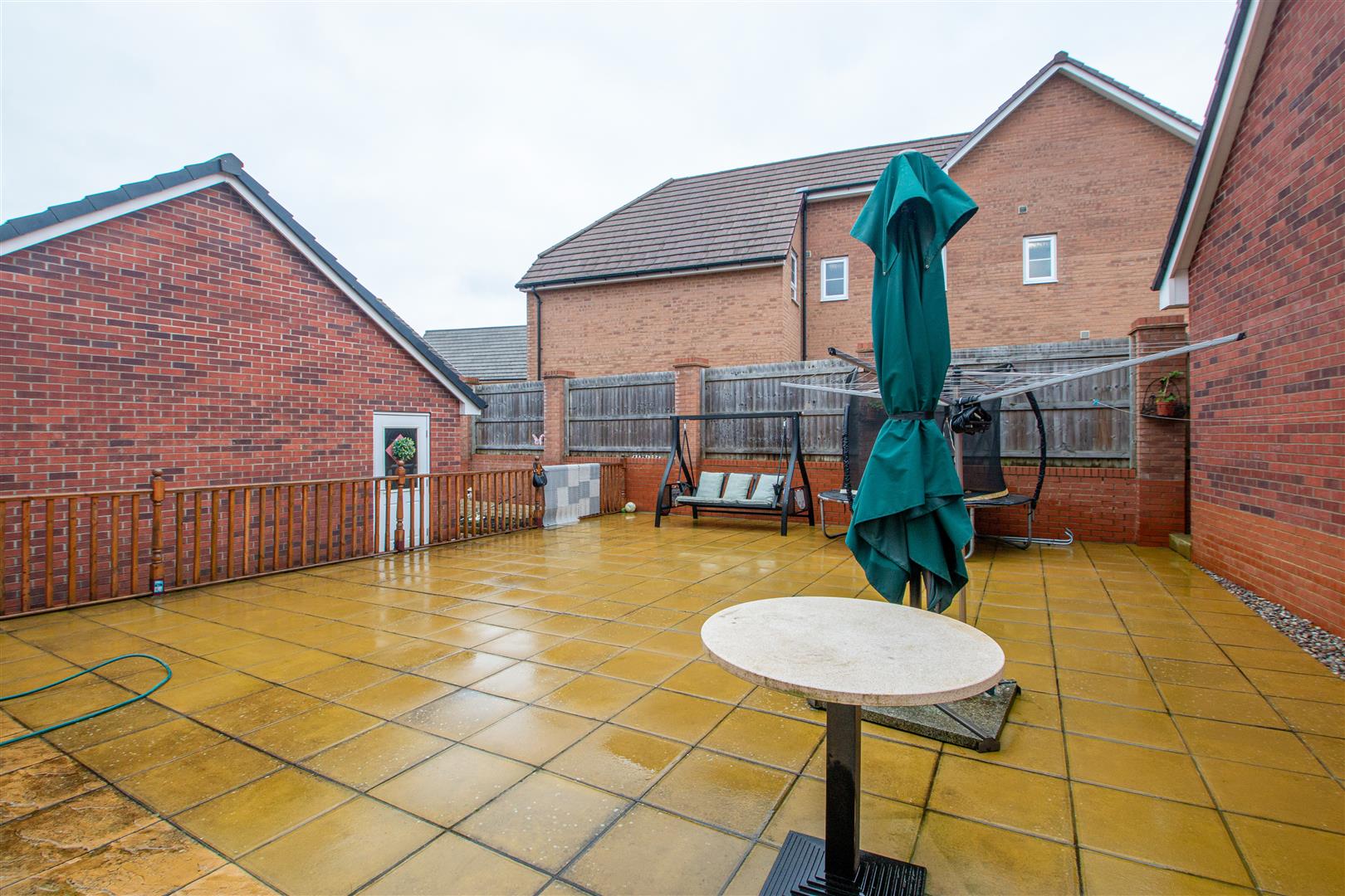 5 bed property in Juno Lane, Milton Keynes